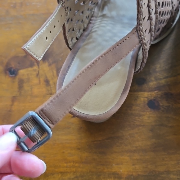 NWOT Torrid Tan Cutout Block Heel Sandals Size 7.5 Wide - Picture 9 of 11